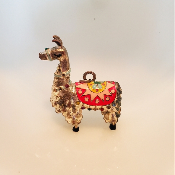Vintage Jewelry - Vintage Pewter Llama Pendant Silver Tone